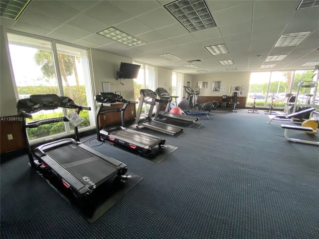 500 Bayview Dr # 426, Sunny Isles Beach FL 33160