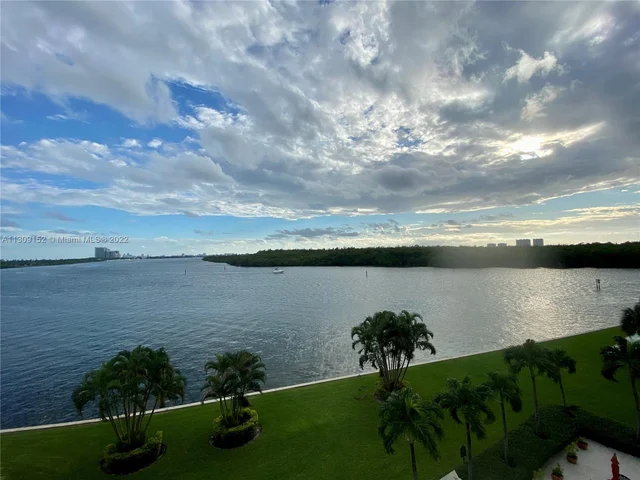 500 Bayview Dr # 426, Sunny Isles Beach FL 33160