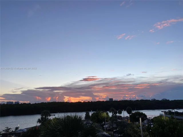 500 Bayview Dr # 426, Sunny Isles Beach FL 33160