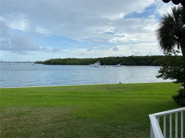 500 Bayview Dr # 426, Sunny Isles Beach FL 33160