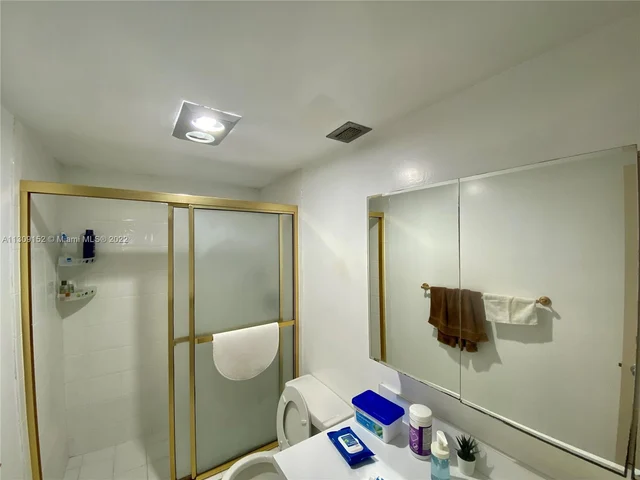 500 Bayview Dr # 426, Sunny Isles Beach FL 33160