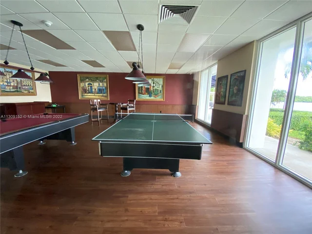 500 Bayview Dr # 426, Sunny Isles Beach FL 33160