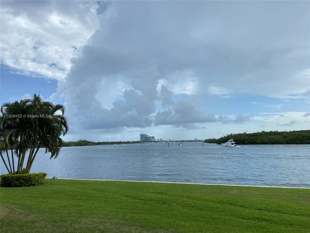 500 Bayview Dr # 426, Sunny Isles Beach FL 33160