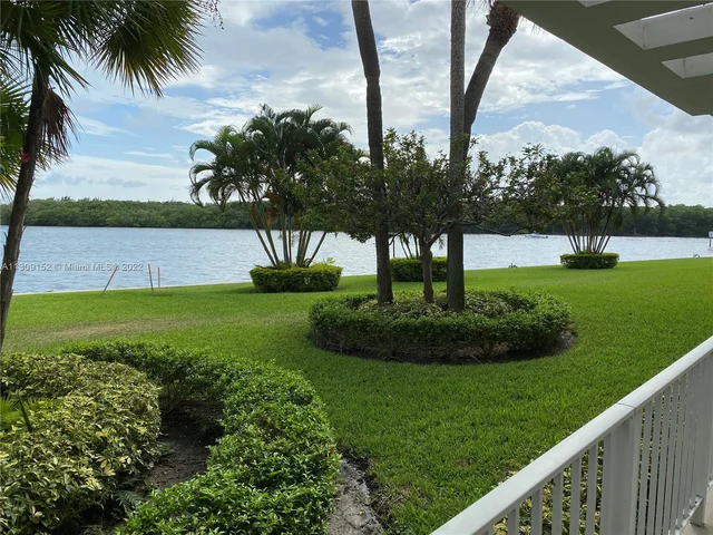 500 Bayview Dr # 426, Sunny Isles Beach FL 33160