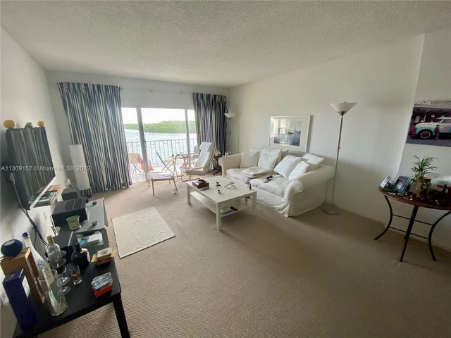 500 Bayview Dr # 426, Sunny Isles Beach FL 33160