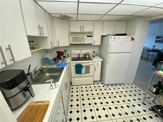 500 Bayview Dr # 426, Sunny Isles Beach FL 33160