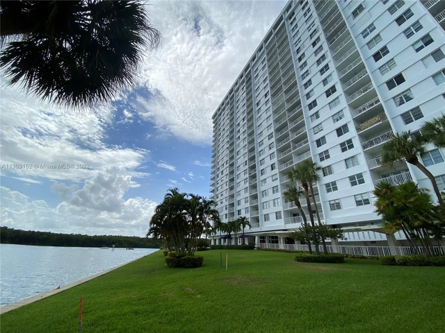 500 Bayview Dr # 426, Sunny Isles Beach FL 33160