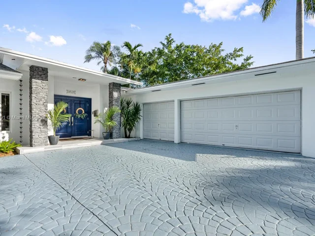 13525 SW 72nd Ave, Pinecrest FL 33156