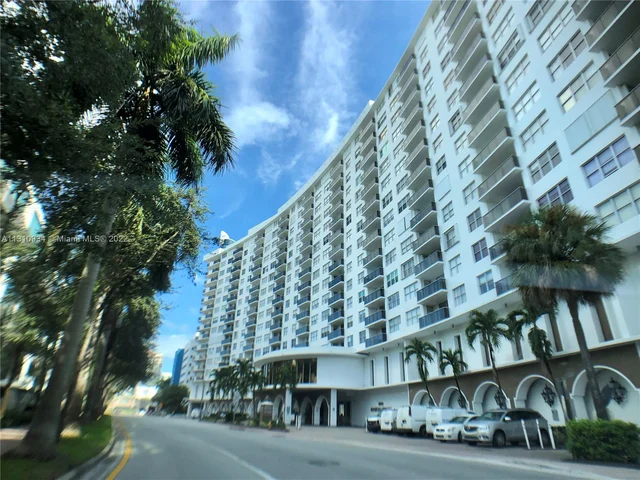 6039 Collins Ave # 512, Miami Beach FL 33140