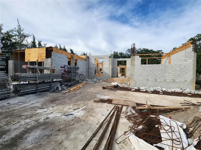 8735 SW 107th St, Miami FL 33176