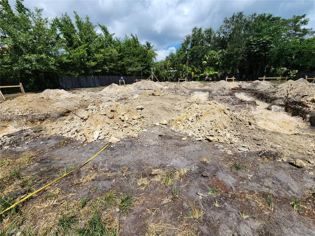 8735 SW 107th St, Miami FL 33176