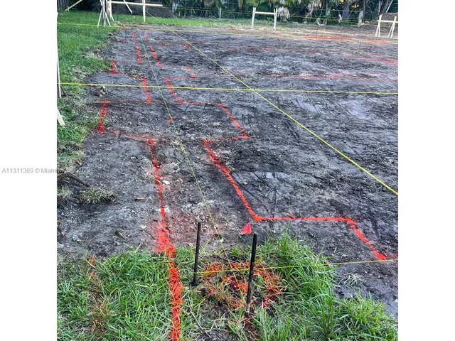 8735 SW 107th St, Miami FL 33176