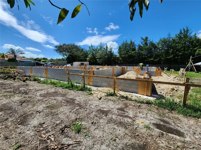 8735 SW 107th St, Miami FL 33176