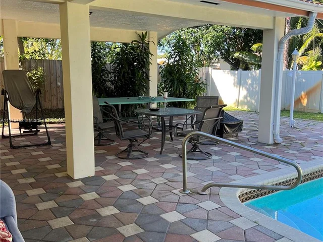 4831 Taylor St, Hollywood FL 33021