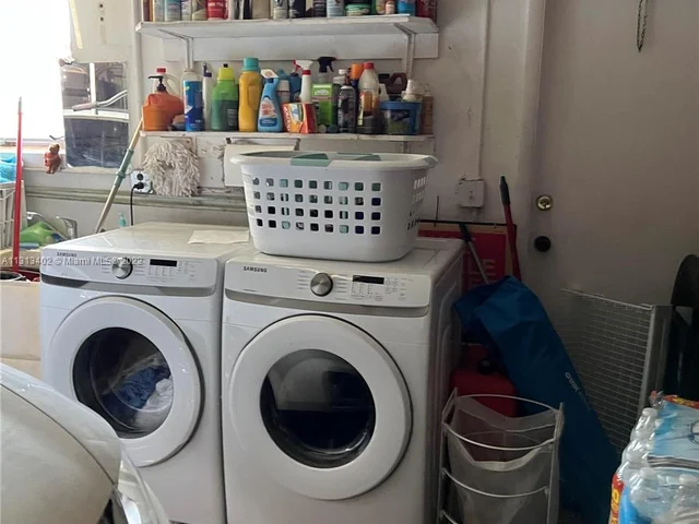 4831 Taylor St, Hollywood FL 33021