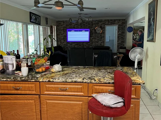 4831 Taylor St, Hollywood FL 33021