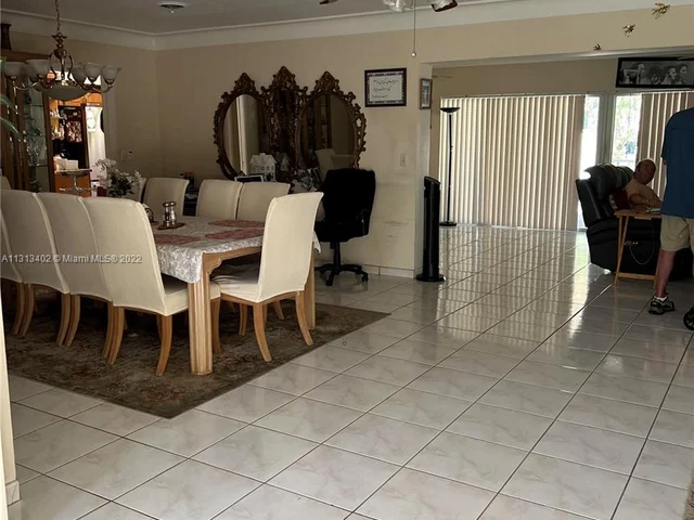 4831 Taylor St, Hollywood FL 33021