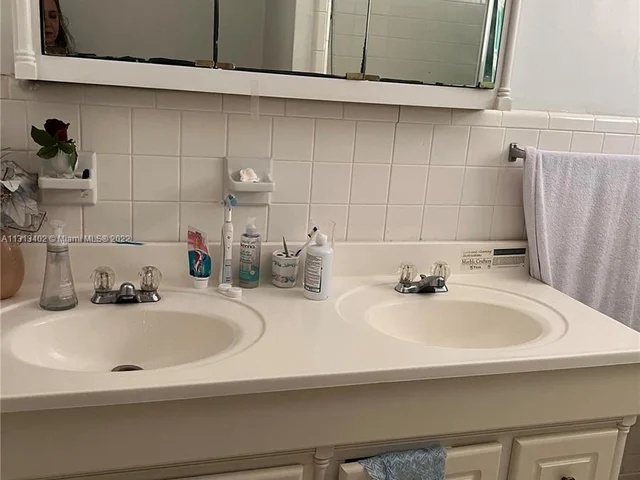 4831 Taylor St, Hollywood FL 33021