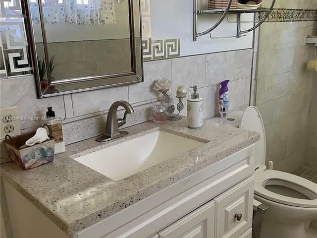 4831 Taylor St, Hollywood FL 33021