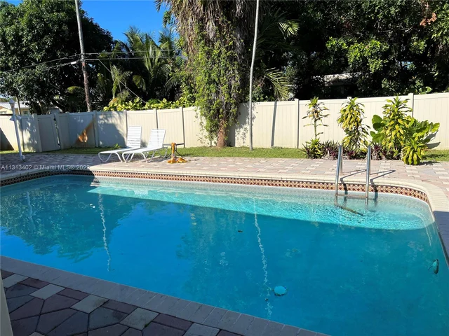 4831 Taylor St, Hollywood FL 33021