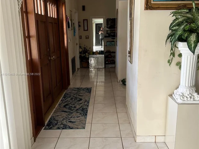 4831 Taylor St, Hollywood FL 33021