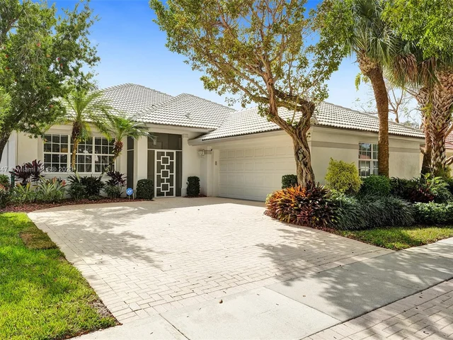 9070 Bay Harbour Cir, West Palm Beach FL 33411