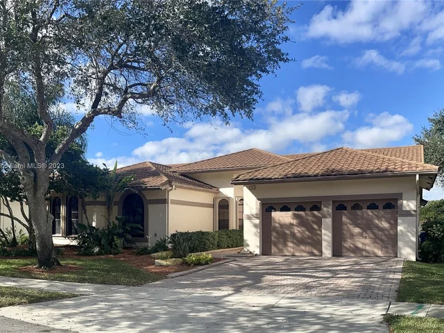 1556 NW 183rd Ter, Pembroke Pines FL 33029