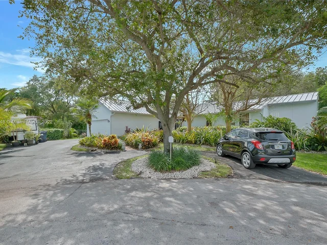 8364 SW 168th Ter, Palmetto Bay FL 33157