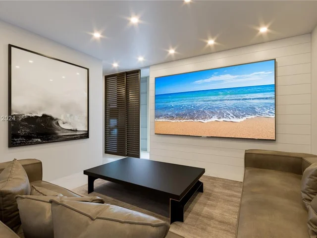 3460 NE 164th St, North Miami Beach FL 33160