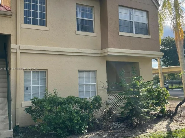 18310 NW 68th Ave, Hialeah FL 33015