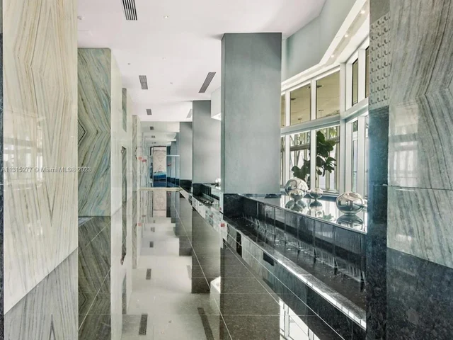 325 S Biscayne Blvd # 823, Miami FL 33131