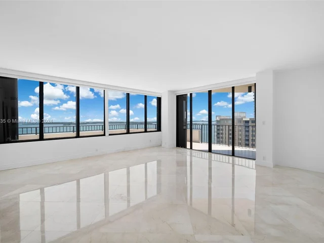 520 Brickell Key Dr # 03, Miami FL 33131