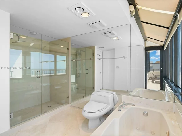 520 Brickell Key Dr # 03, Miami FL 33131