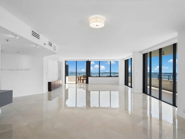 520 Brickell Key Dr # 03, Miami FL 33131