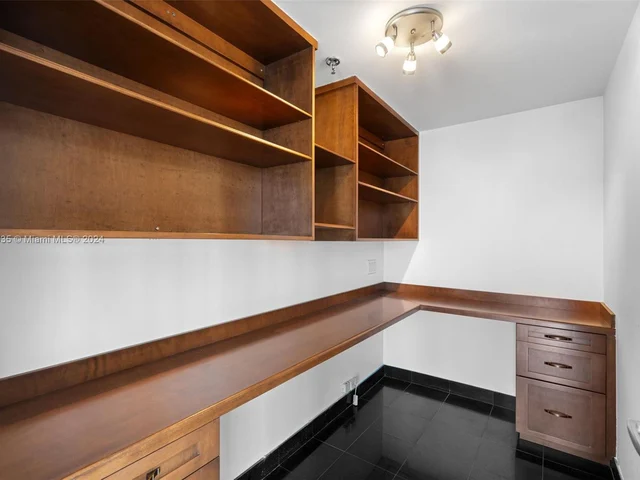 520 Brickell Key Dr # 03, Miami FL 33131