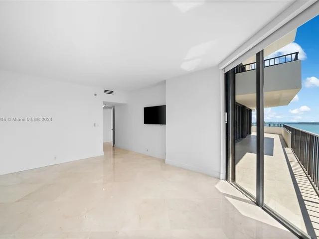 520 Brickell Key Dr # 03, Miami FL 33131