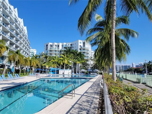 2950 NE 188th St # 205, Aventura FL 33180