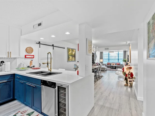 1518 Whitehall Dr # 206, Davie FL 33324