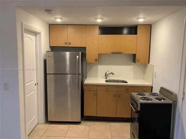 712 SW 56 AV # 2B, Coral Gables FL 33134