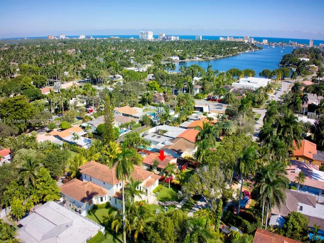 1327 Madison St, Hollywood FL 33019