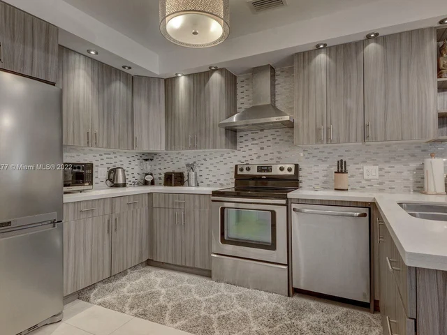 1327 Madison St, Hollywood FL 33019