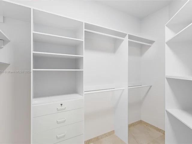 300 S Pointe Dr # 303, Miami Beach FL 33139