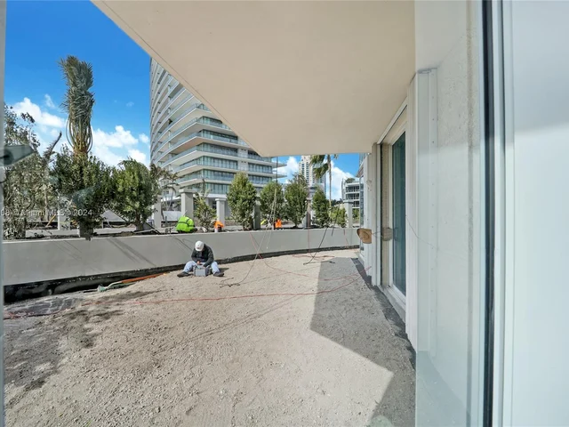 300 S Pointe Dr # 303, Miami Beach FL 33139