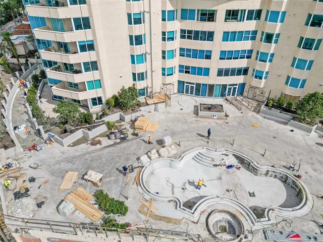 300 S Pointe Dr # 303, Miami Beach FL 33139