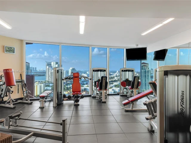 300 S Pointe Dr # 303, Miami Beach FL 33139