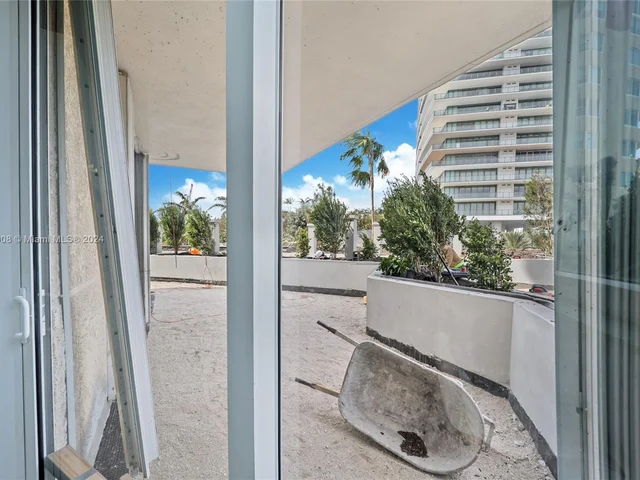 300 S Pointe Dr # 303, Miami Beach FL 33139