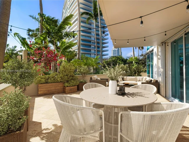 300 S Pointe Dr # 303, Miami Beach FL 33139