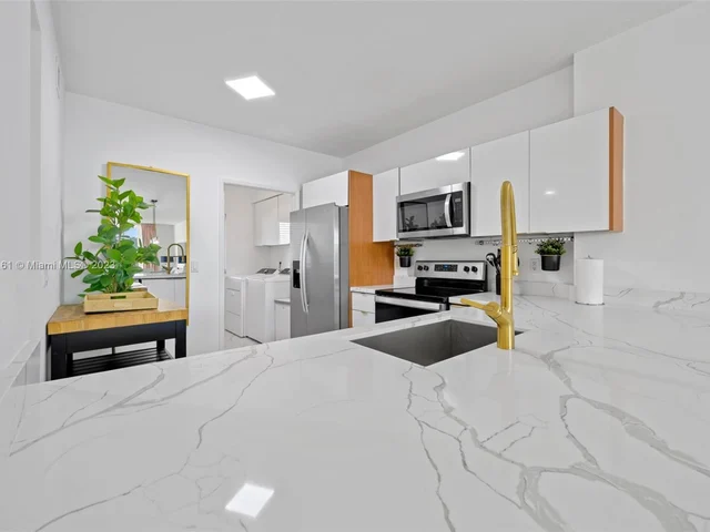 18100 N Bay Rd # 1003, Sunny Isles Beach FL 33160