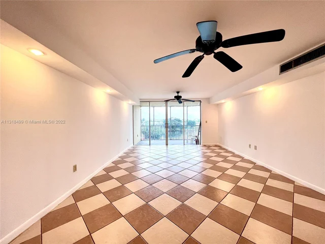 1750 NE 191st St # 4, Miami FL 33179