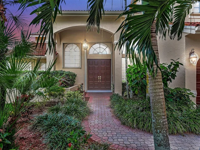 10272 Cayman St, Cooper City FL 33026